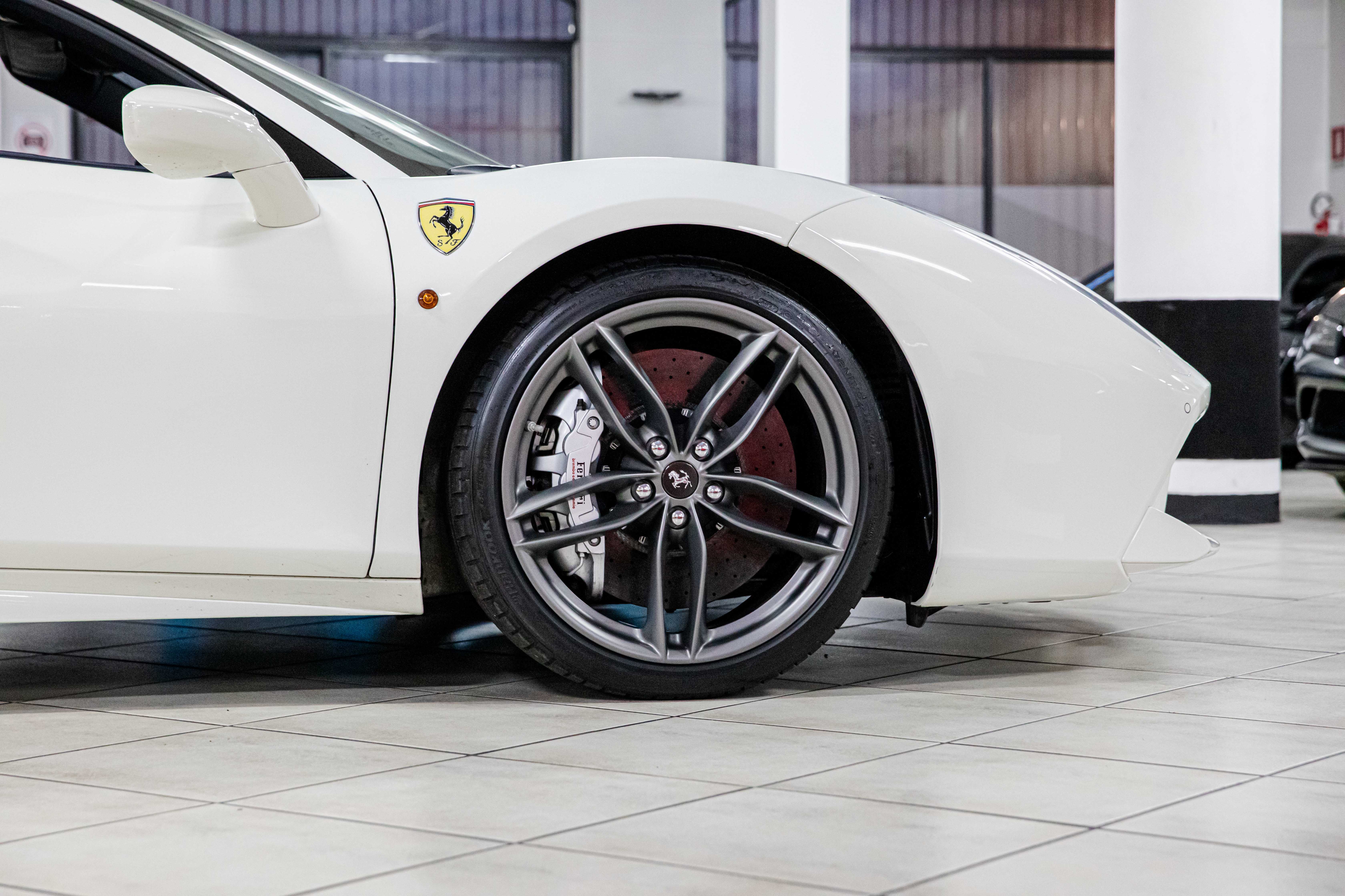 2018 Ferrari 488 Spider offered by a specialist dealer in Milan, Italy, photo 17 of 20