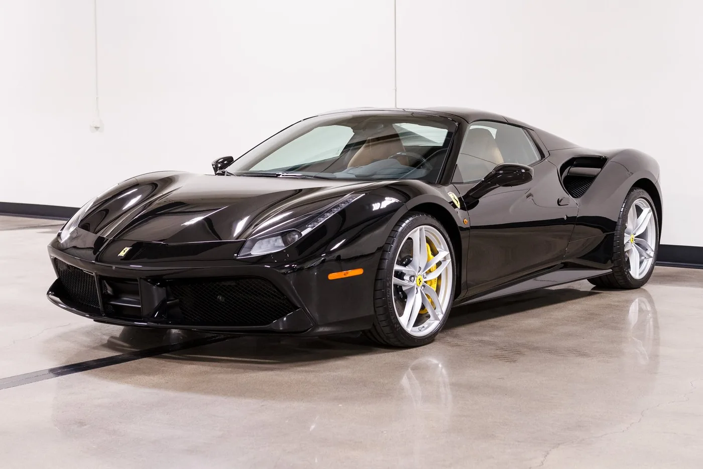 2018 Ferrari 488 Spider verkauft von einem Fachhändler in Costa Mesa, Vereinigte Staaten, Foto 7 von 15
