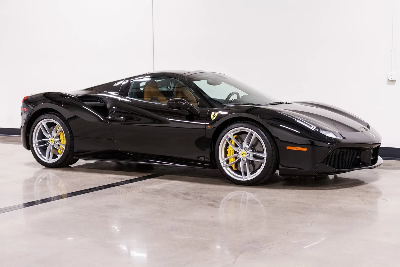 2018 Ferrari 488 Spider verkauft von einem Fachhändler in Costa Mesa, Vereinigte Staaten, Foto 11 von 15