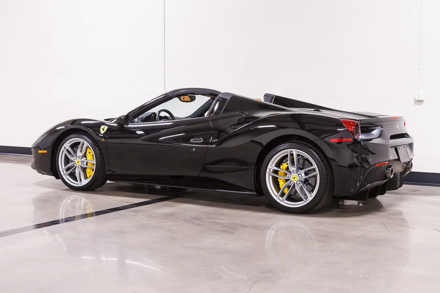 2018 Ferrari 488 Spider verkauft von einem Fachhändler in Costa Mesa, Vereinigte Staaten, Foto 14 von 15