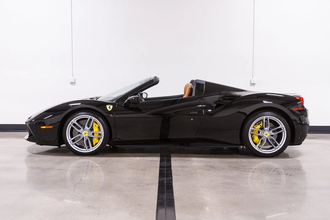 2018 Ferrari 488 Spider verkauft von einem Fachhändler in Costa Mesa, Vereinigte Staaten, Foto 15 von 15