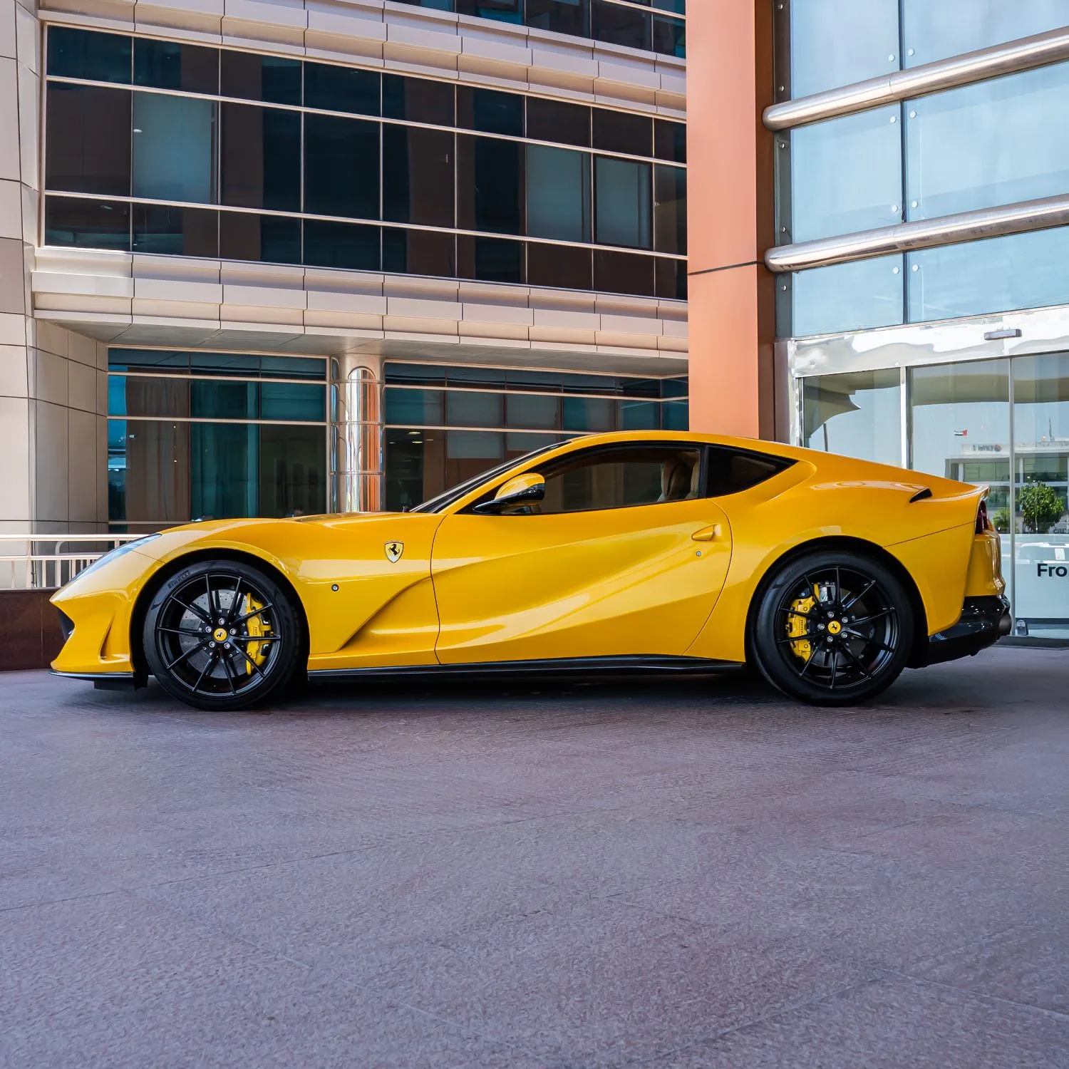 2018 Ferrari 812 Superfast angeboten von einem Fachhändler in Dubai, Vereinigte Arabische Emirate, Foto 4 von 24