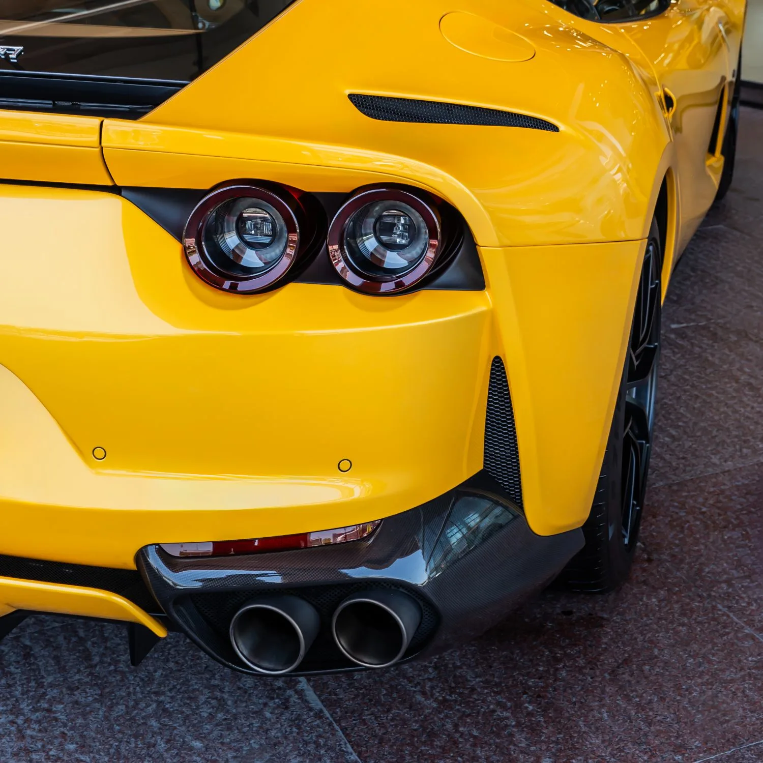 2018 Ferrari 812 Superfast angeboten von einem Fachhändler in Dubai, Vereinigte Arabische Emirate, Foto 7 von 24