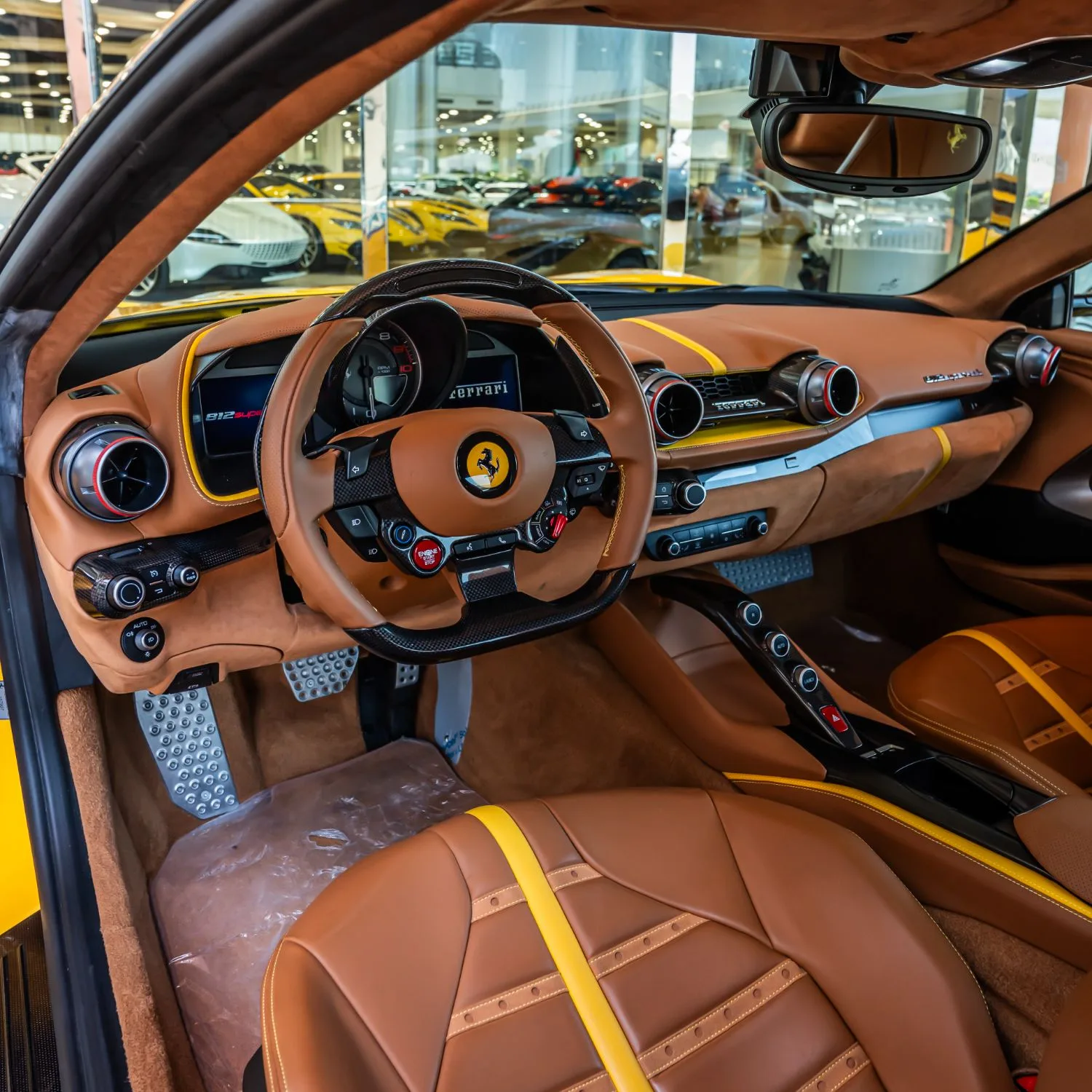 2018 Ferrari 812 Superfast angeboten von einem Fachhändler in Dubai, Vereinigte Arabische Emirate, Foto 19 von 24