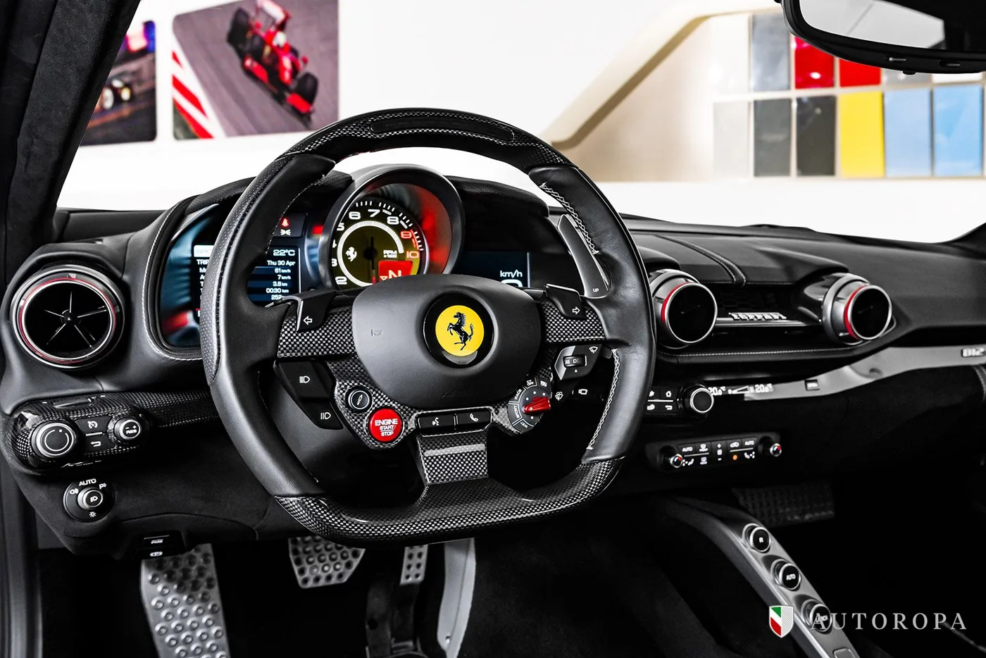 2018 Ferrari 812 Superfast angeboten von einem offiziellen Ferrari und Maserati-Vertragshändler in Stockholm, Schweden, Foto 7 von 10