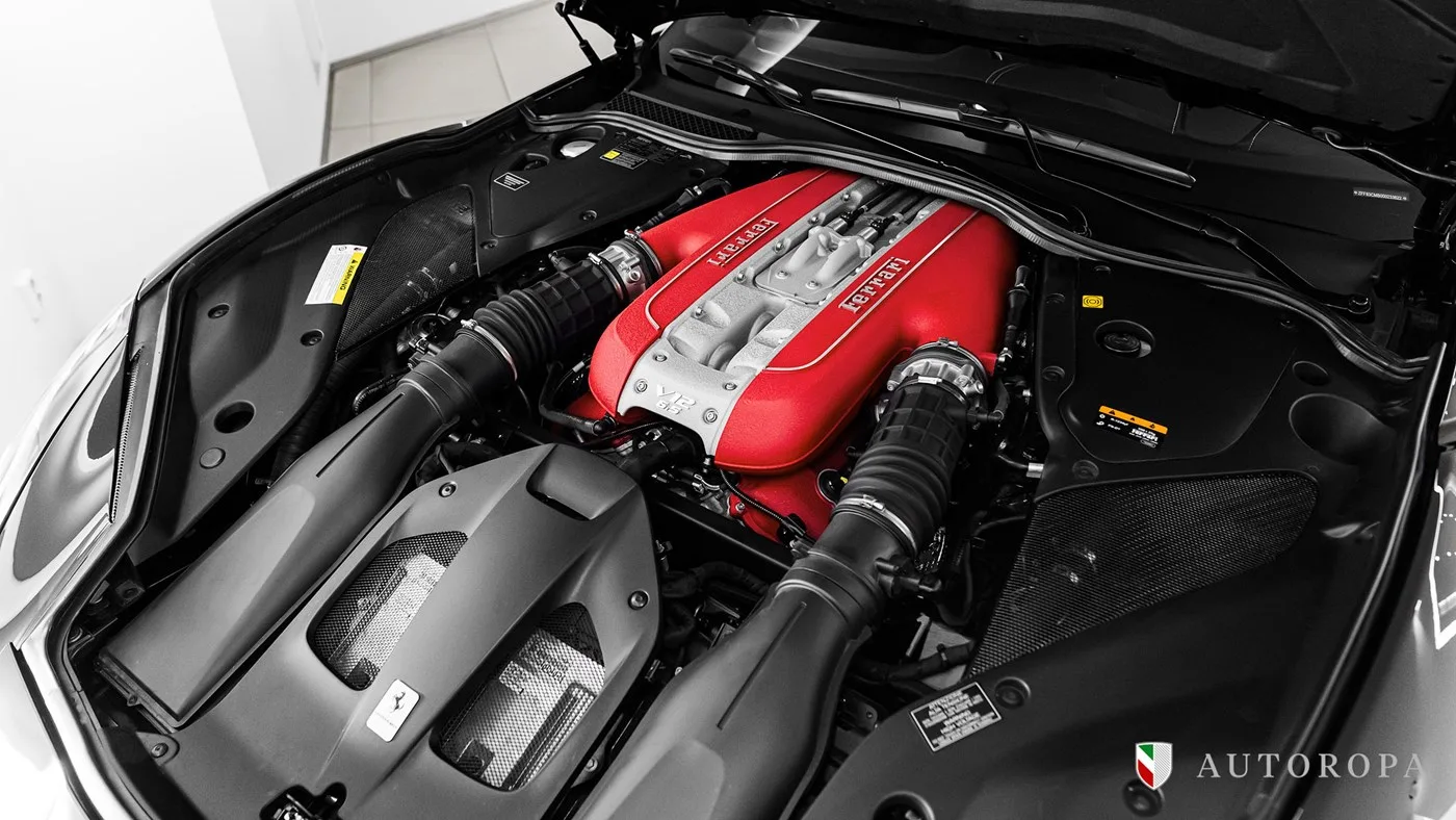 2018 Ferrari 812 Superfast angeboten von einem offiziellen Ferrari und Maserati-Vertragshändler in Stockholm, Schweden, Foto 9 von 10
