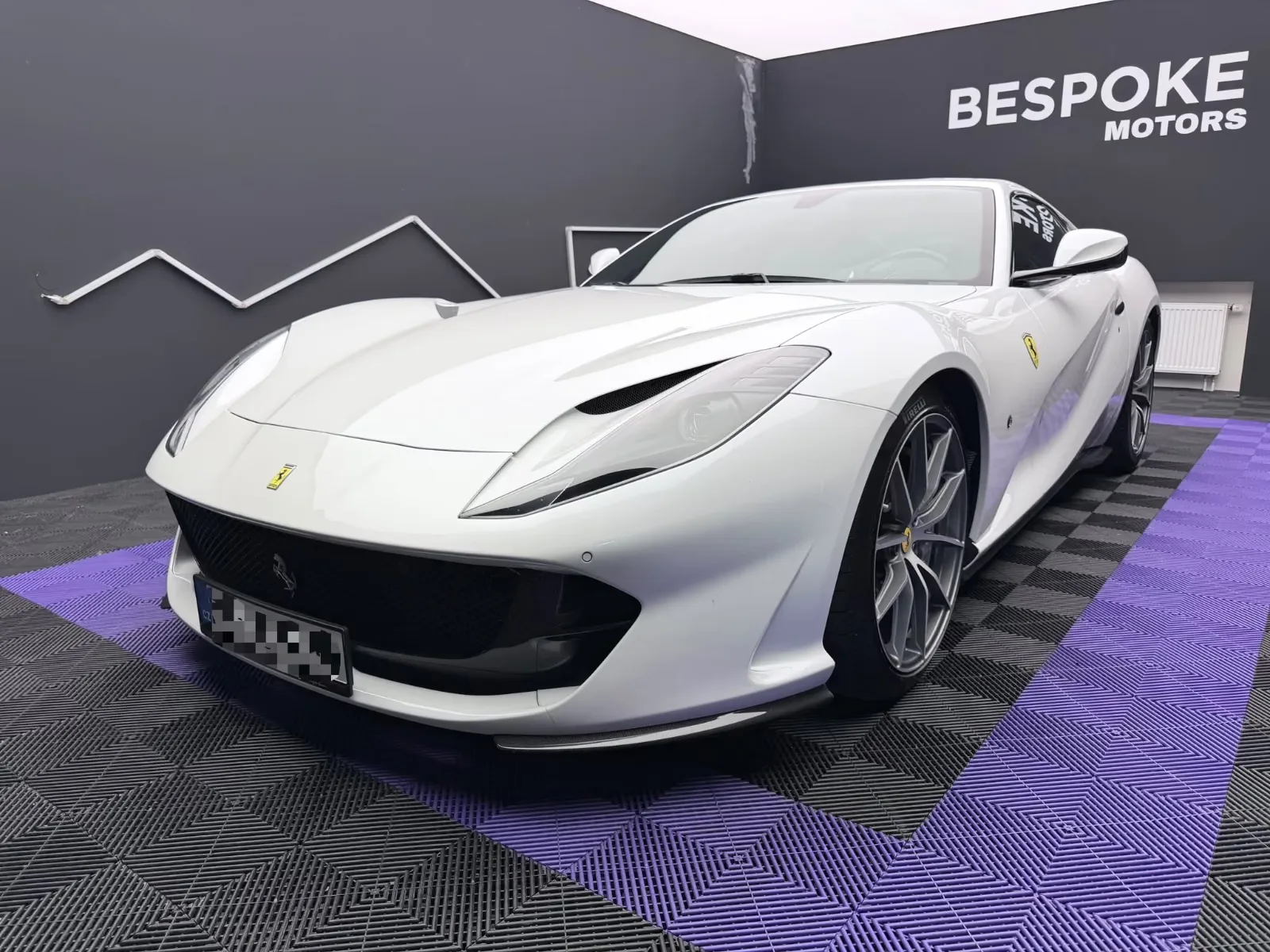 2018 Ferrari 812 Superfast angeboten von einem Fachhändler in Bratislava, Slowakei, Hauptfoto