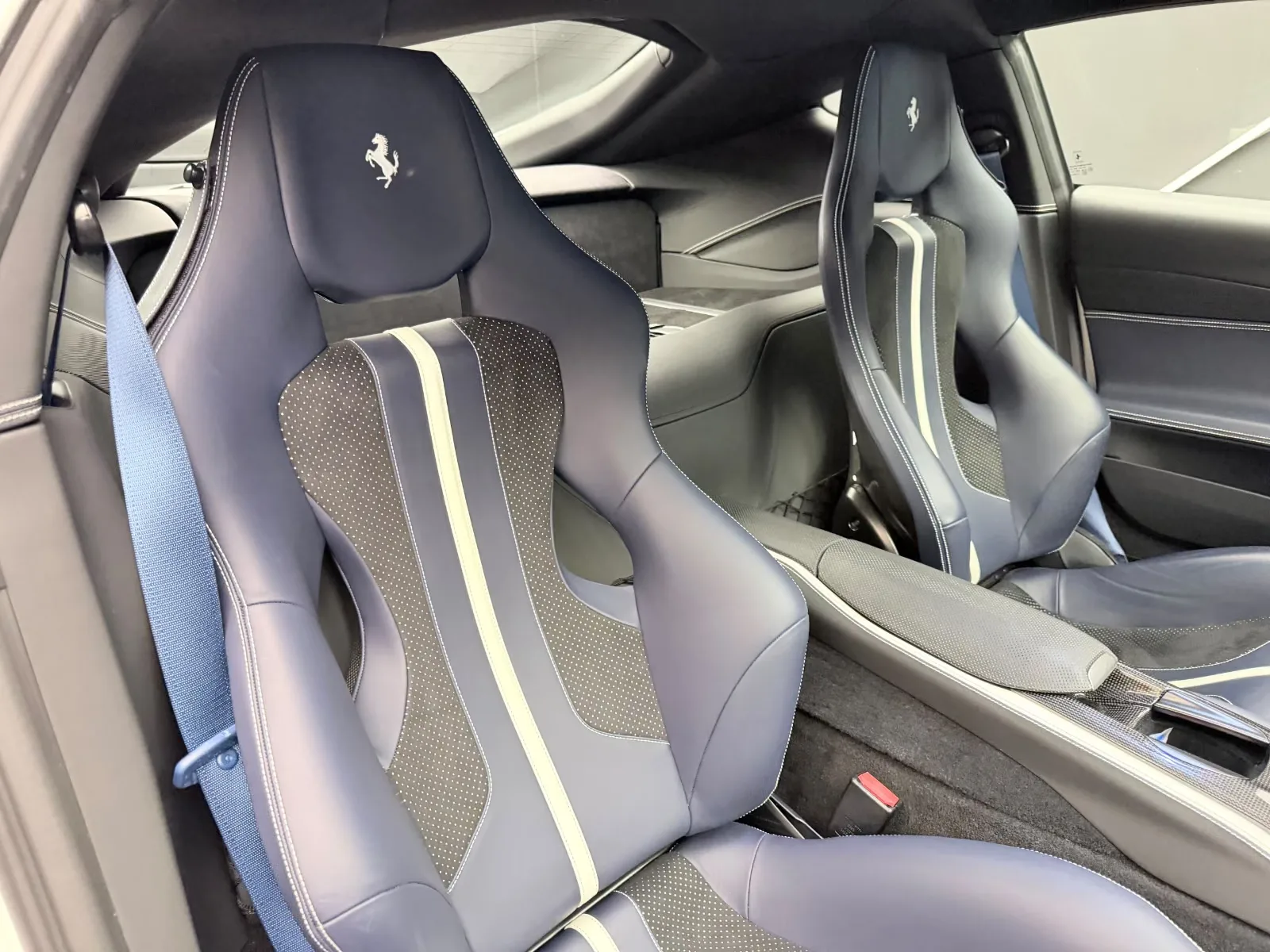 2018 Ferrari 812 Superfast, 16/23