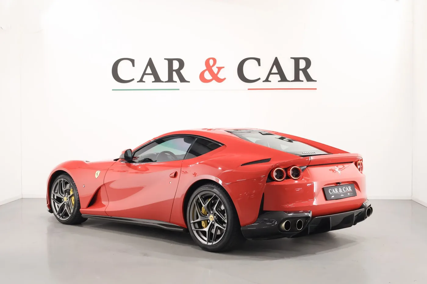 2018 Ferrari 812 Superfast angeboten von einem Supersportwagenhändler in Zibido San Giacomo, Italien, Foto 2 von 24