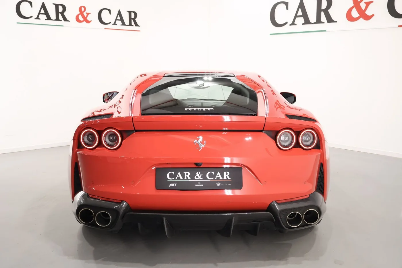 2018 Ferrari 812 Superfast angeboten von einem Supersportwagenhändler in Zibido San Giacomo, Italien, Foto 4 von 24