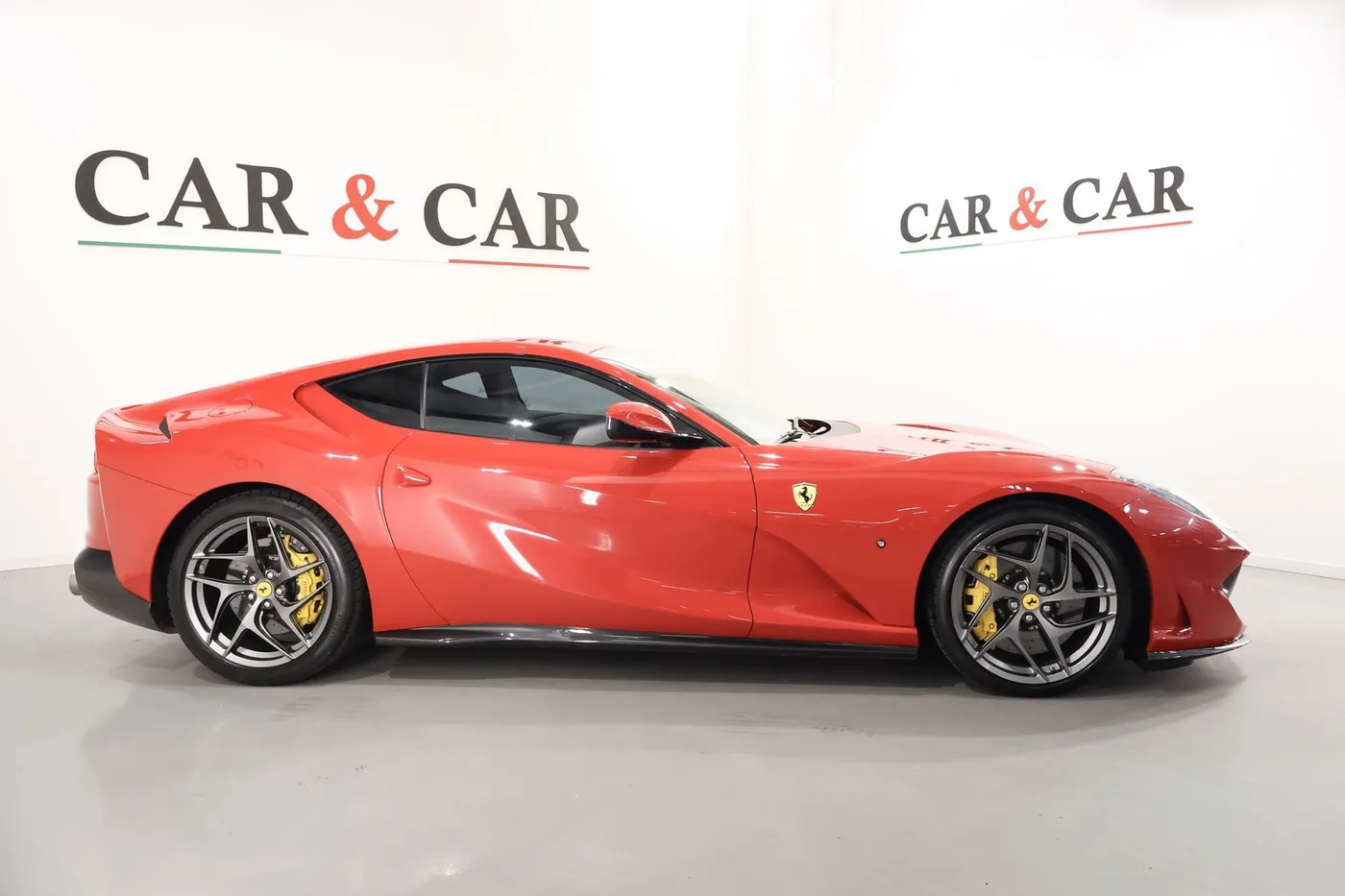 2018 Ferrari 812 Superfast angeboten von einem Supersportwagenhändler in Zibido San Giacomo, Italien, Foto 5 von 24