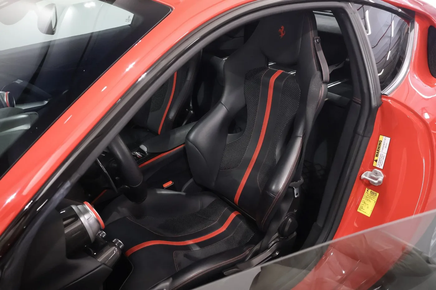 2018 Ferrari 812 Superfast angeboten von einem Supersportwagenhändler in Zibido San Giacomo, Italien, Foto 9 von 24