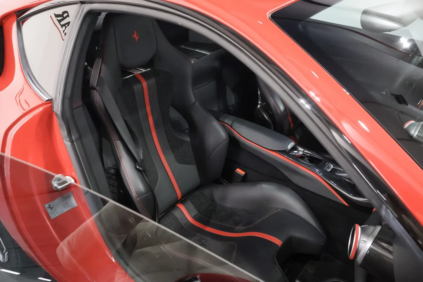 2018 Ferrari 812 Superfast angeboten von einem Supersportwagenhändler in Zibido San Giacomo, Italien, Foto 11 von 24
