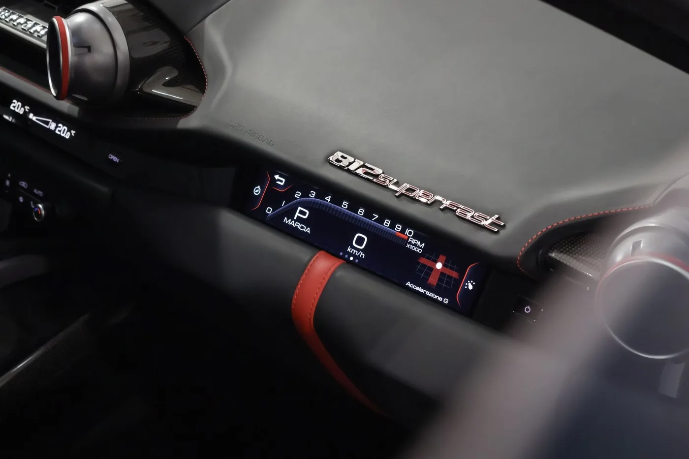 2018 Ferrari 812 Superfast angeboten von einem Supersportwagenhändler in Zibido San Giacomo, Italien, Foto 12 von 24