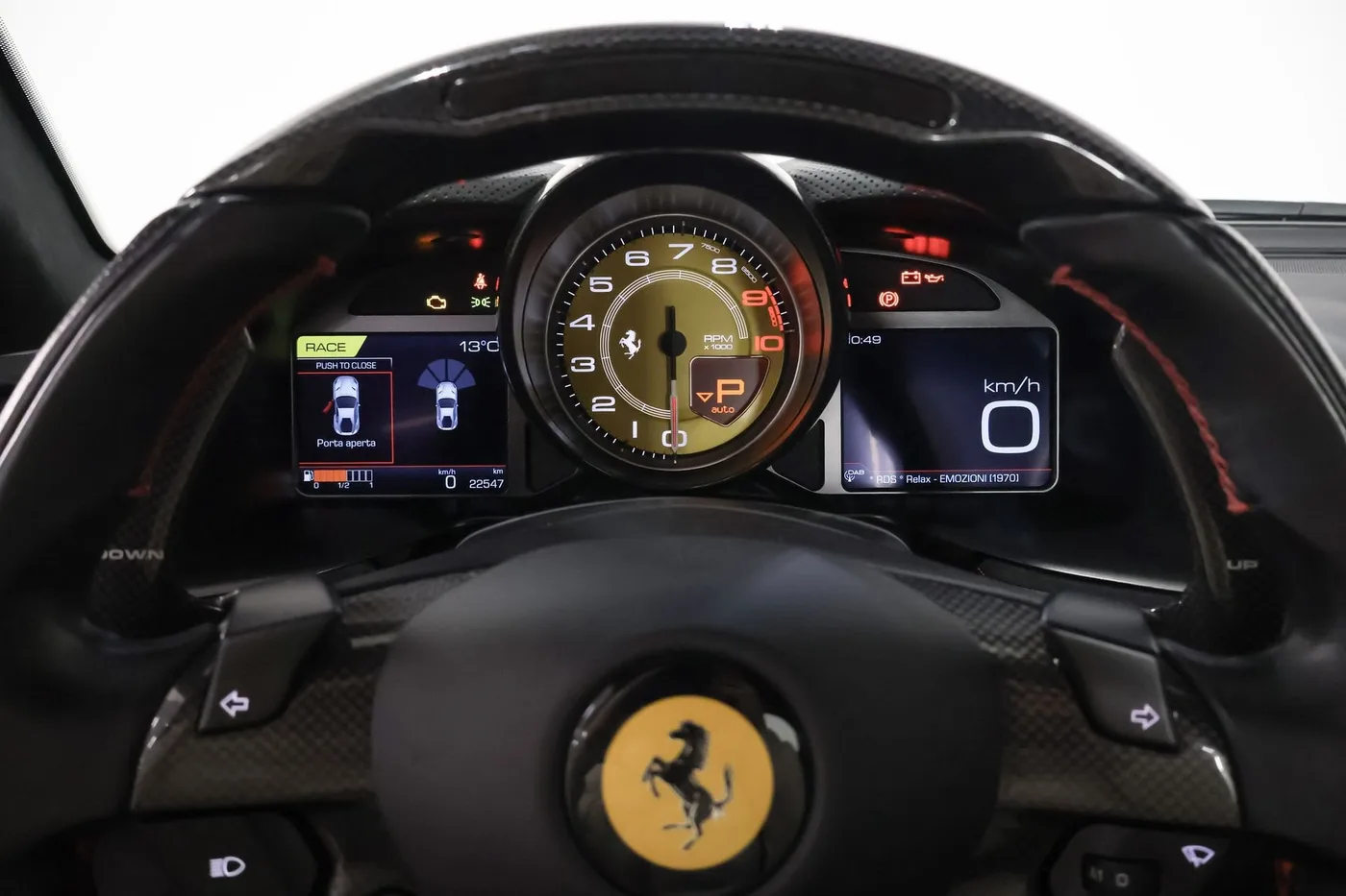 2018 Ferrari 812 Superfast angeboten von einem Supersportwagenhändler in Zibido San Giacomo, Italien, Foto 15 von 24