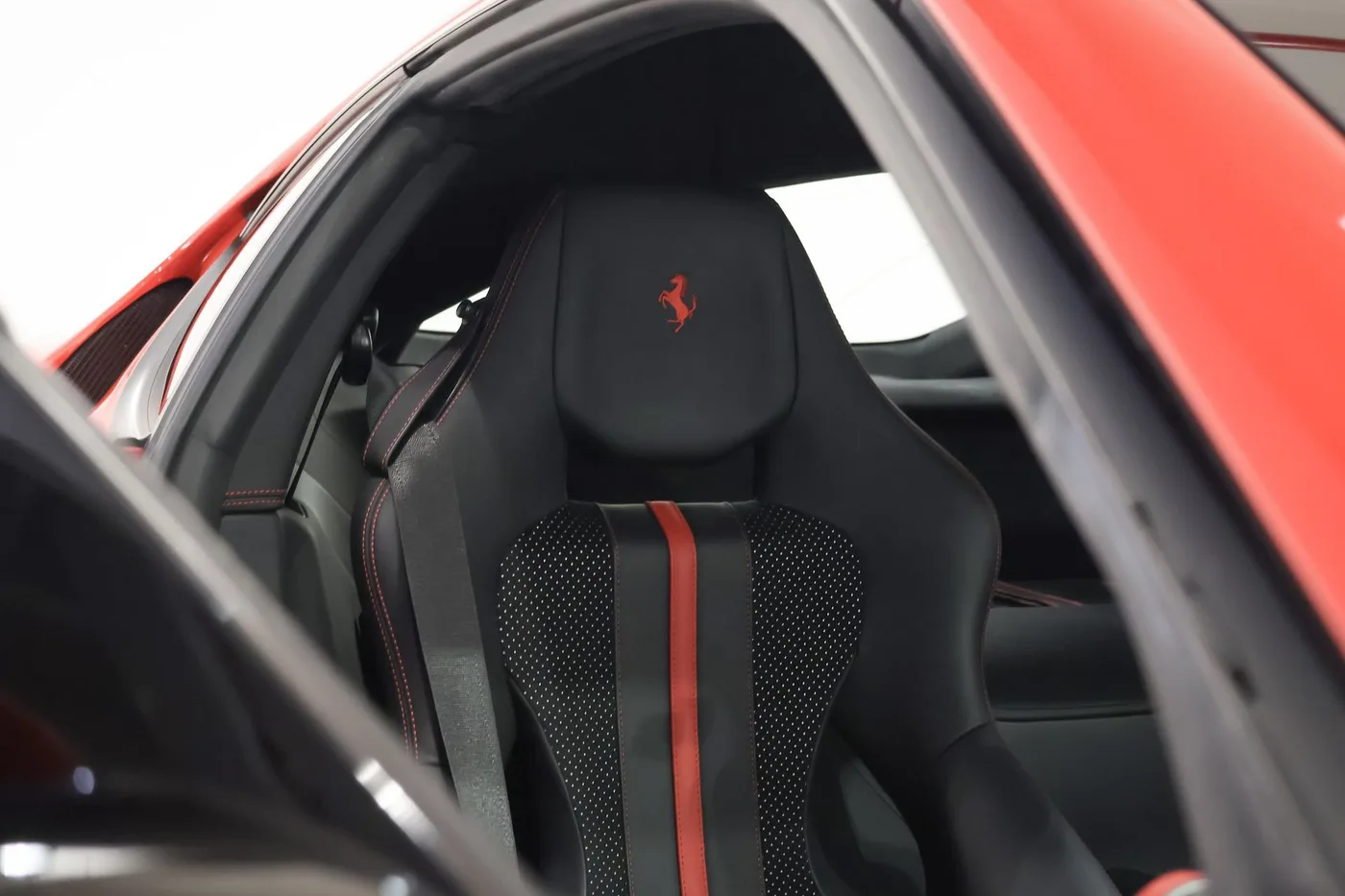 2018 Ferrari 812 Superfast angeboten von einem Supersportwagenhändler in Zibido San Giacomo, Italien, Foto 18 von 24