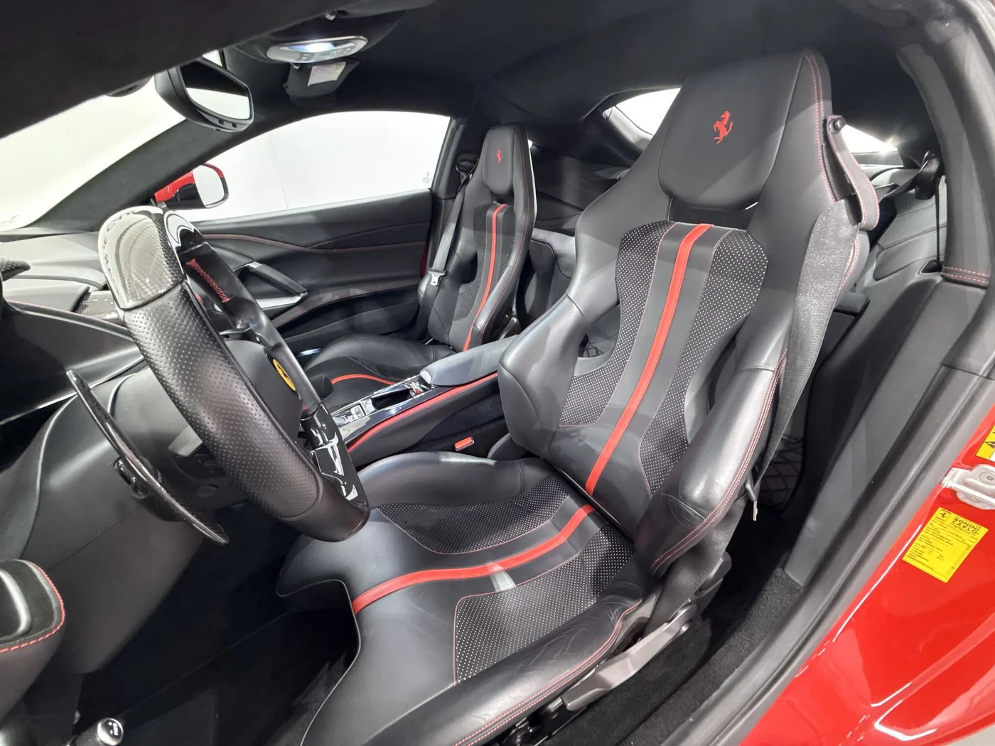 2018 Ferrari 812 Superfast angeboten von einem Supersportwagenhändler in Zibido San Giacomo, Italien, Foto 19 von 24