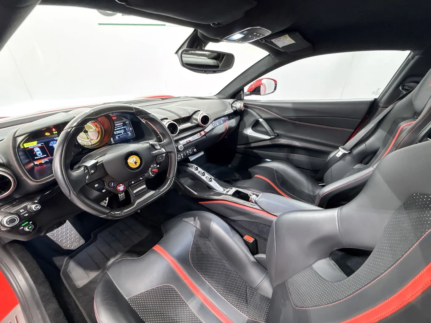 2018 Ferrari 812 Superfast angeboten von einem Supersportwagenhändler in Zibido San Giacomo, Italien, Foto 20 von 24