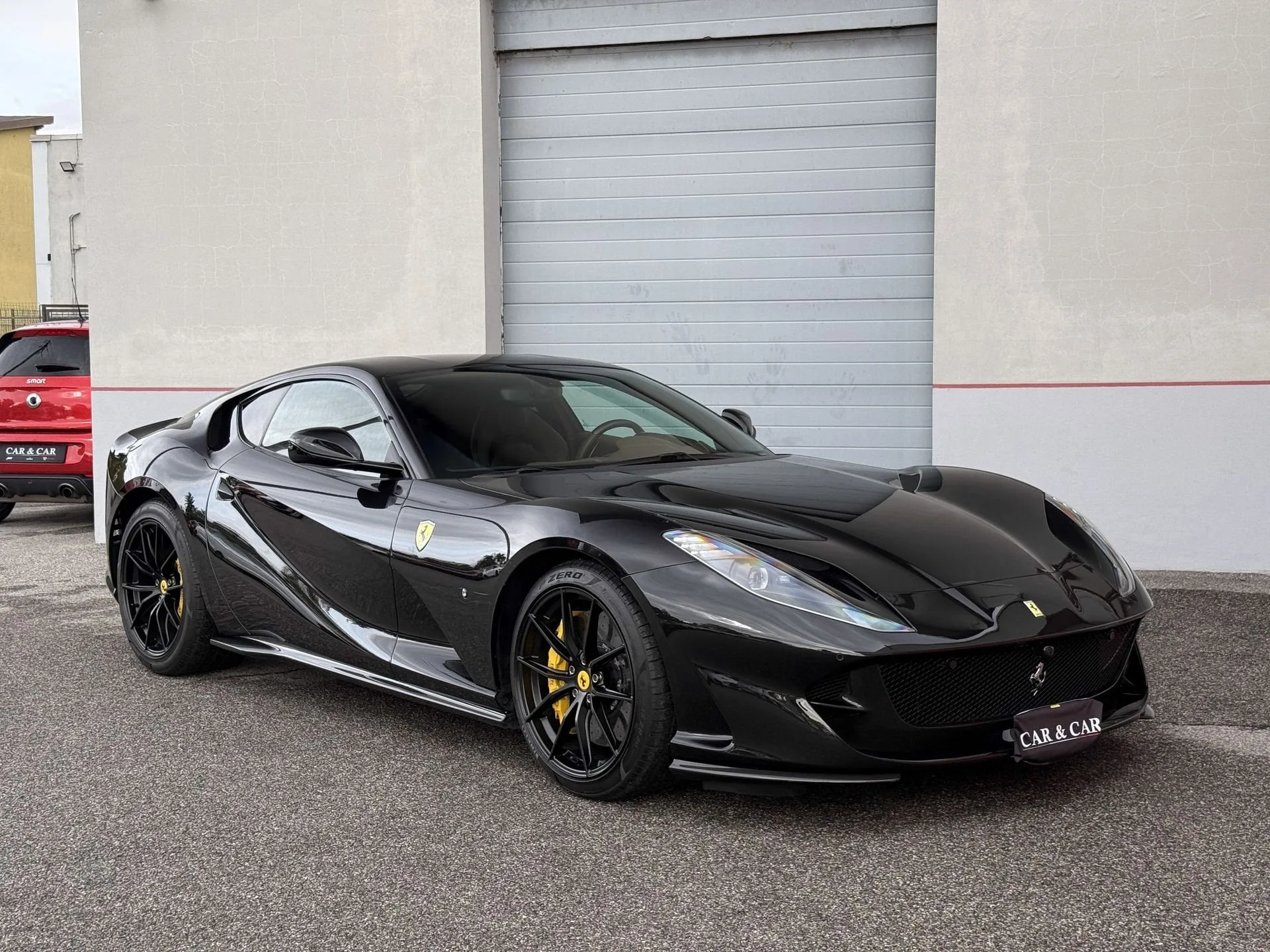 2018 Ferrari 812 Superfast angeboten von einem Fachhändler in Zibido San Giacomo, Italien, Hauptfoto