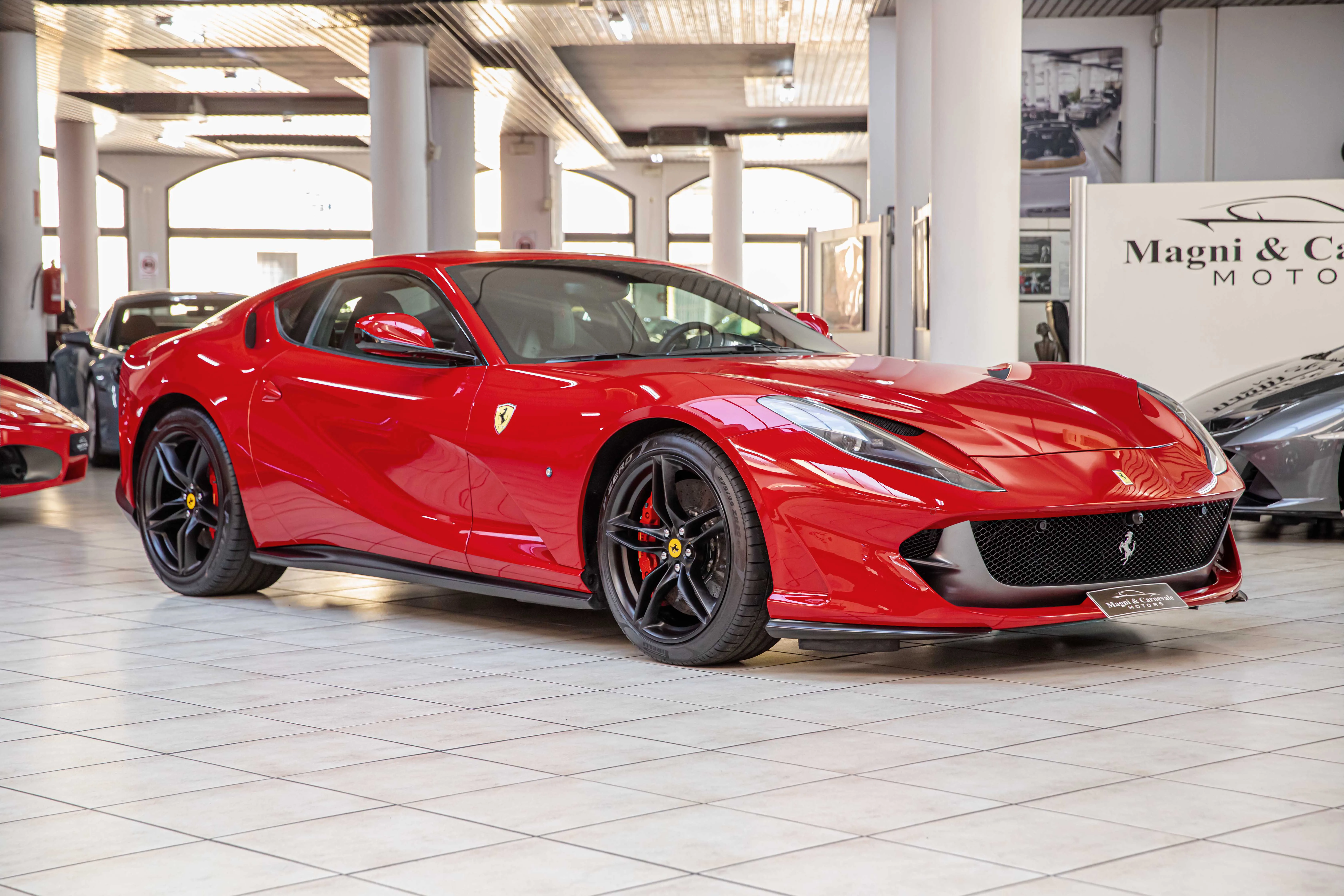 2018 Ferrari 812 Superfast angeboten von einem Fachhändler in Mailand, Italien, Hauptfoto