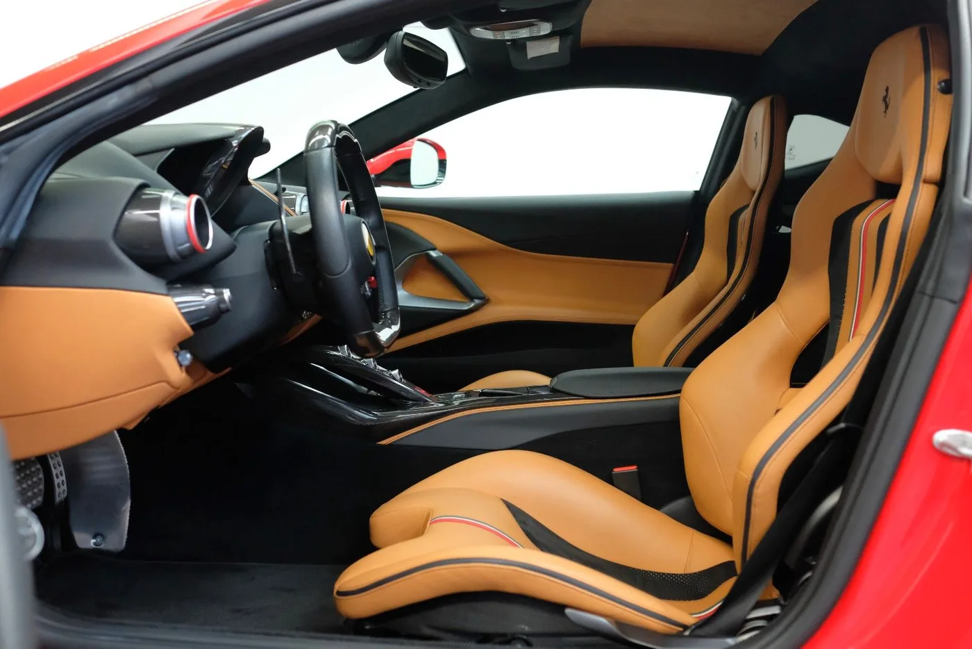 2018 Ferrari 812 Superfast offered by a specialist dealer in Nuremberg, Germany, photo 13 of 25