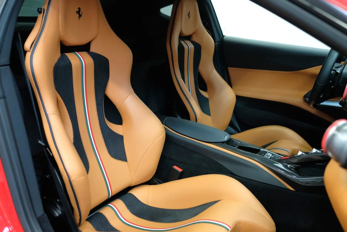2018 Ferrari 812 Superfast offered by a specialist dealer in Nuremberg, Germany, photo 14 of 25