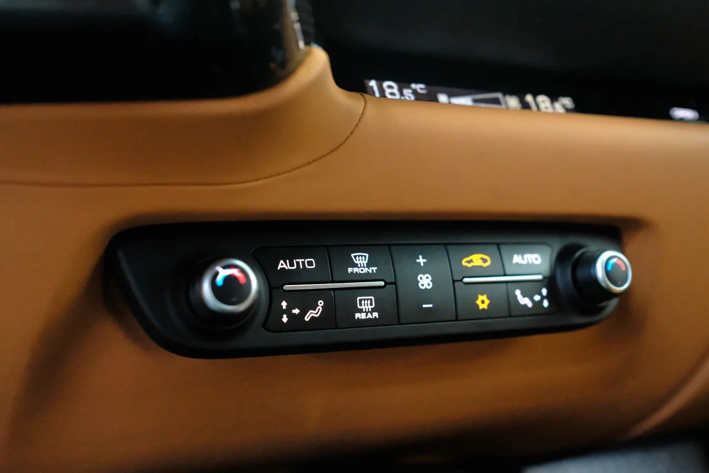2018 Ferrari 812 Superfast offered by a specialist dealer in Nuremberg, Germany, photo 20 of 25