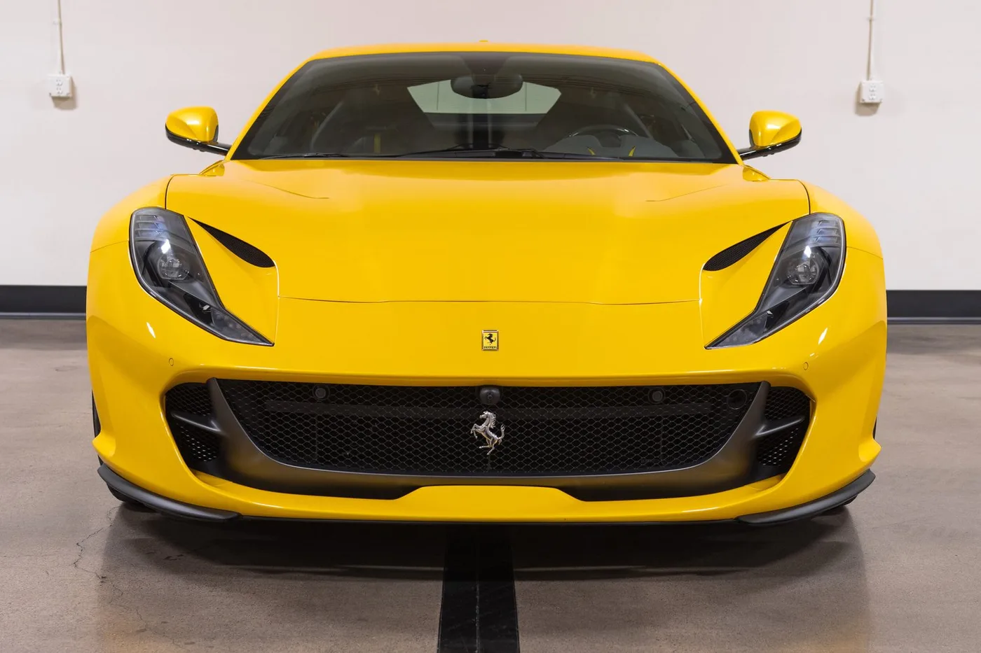 2018 Ferrari 812 Superfast verkauft von einem Fachhändler in Costa Mesa, Vereinigte Staaten, Foto 3 von 15