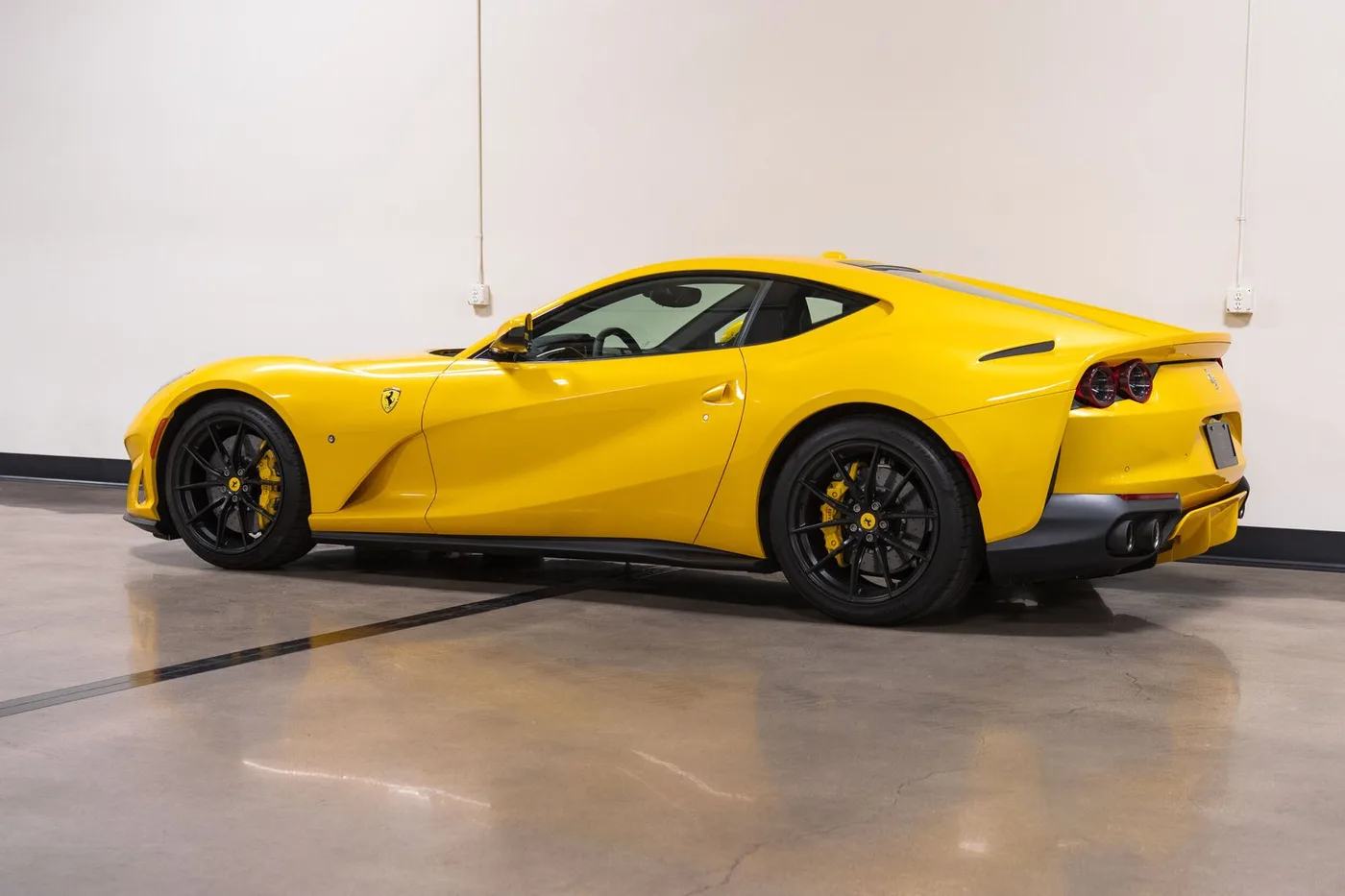 2018 Ferrari 812 Superfast verkauft von einem Fachhändler in Costa Mesa, Vereinigte Staaten, Foto 7 von 15