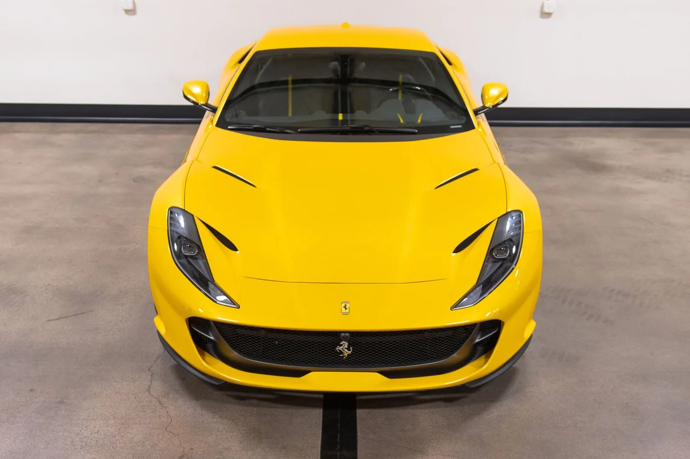 2018 Ferrari 812 Superfast verkauft von einem Fachhändler in Costa Mesa, Vereinigte Staaten, Foto 12 von 15