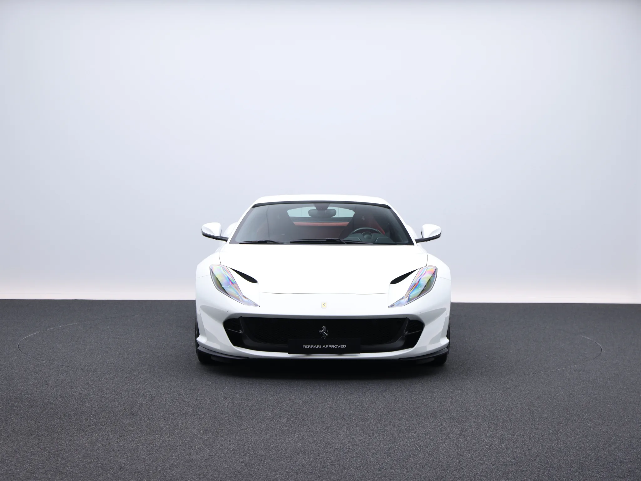 2018 Ferrari 812 Superfast angeboten von einem Fachhändler in Frankfurt am Main, Deutschland, Hauptfoto