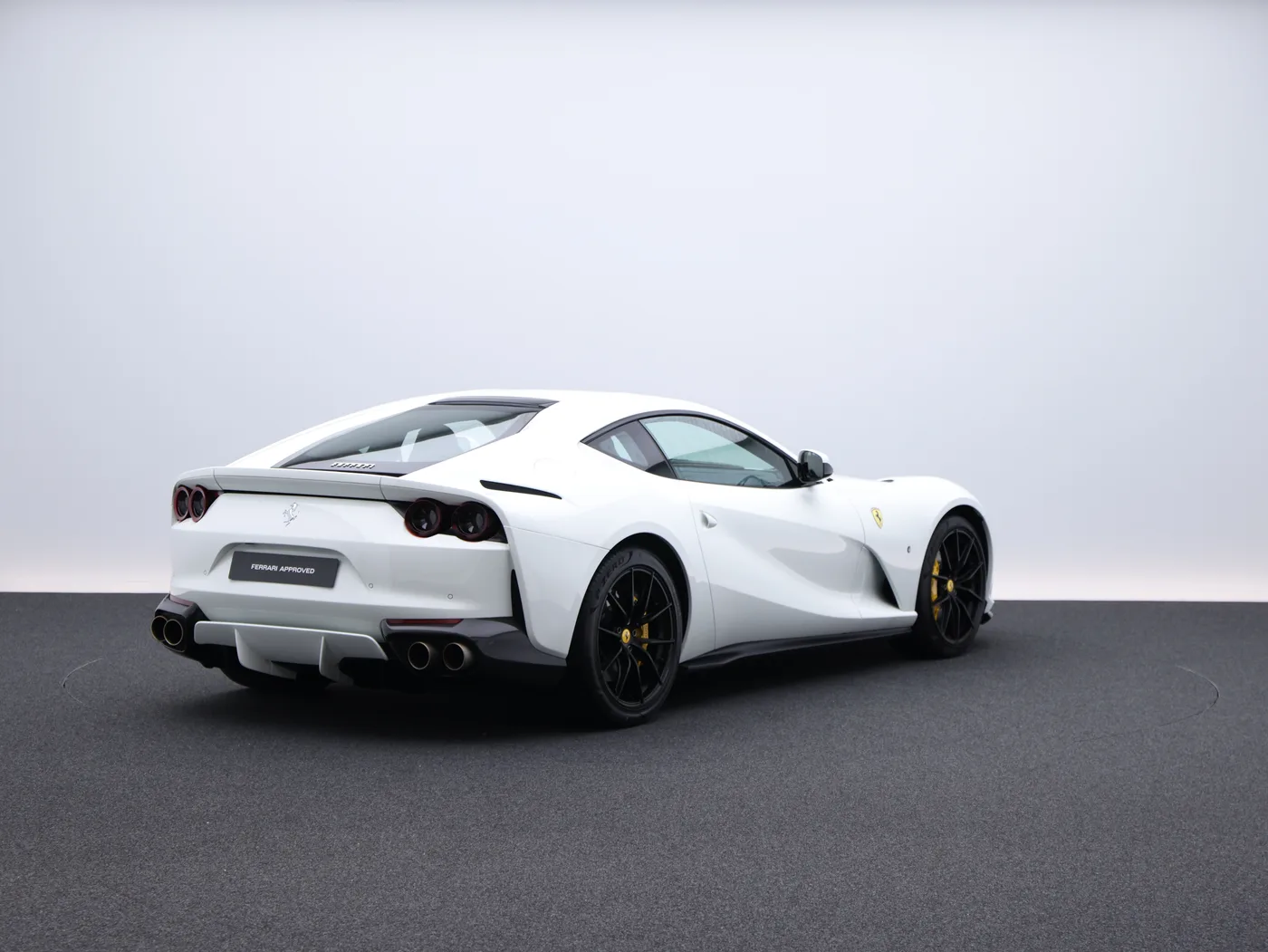 2018 Ferrari 812 Superfast angeboten von einem Fachhändler in Frankfurt am Main, Deutschland, Foto 3 von 15