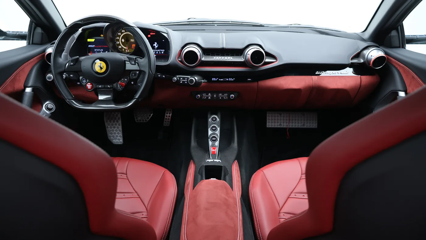 2018 Ferrari 812 Superfast angeboten von einem Fachhändler in Frankfurt am Main, Deutschland, Foto 5 von 15