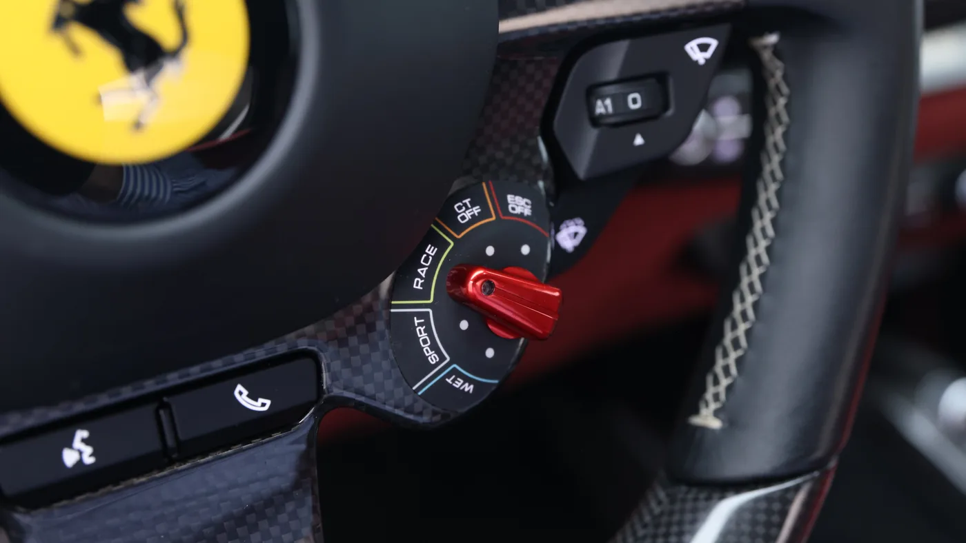 2018 Ferrari 812 Superfast angeboten von einem Fachhändler in Frankfurt am Main, Deutschland, Foto 8 von 15