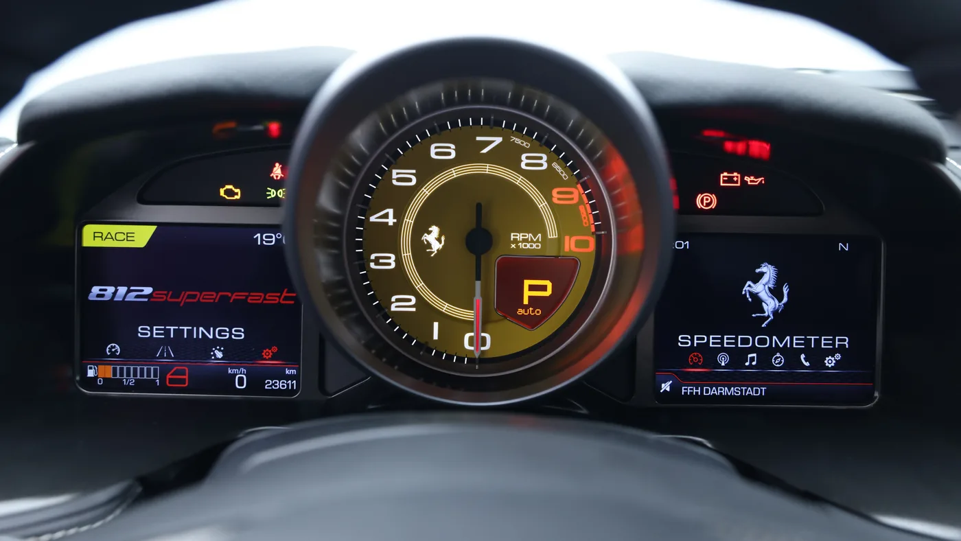 2018 Ferrari 812 Superfast angeboten von einem Fachhändler in Frankfurt am Main, Deutschland, Foto 12 von 15