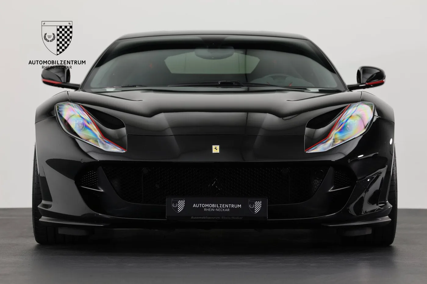 2018 Ferrari 812 Superfast angeboten von einem Supersportwagenhändler in Viernheim, Deutschland, Foto 2 von 25