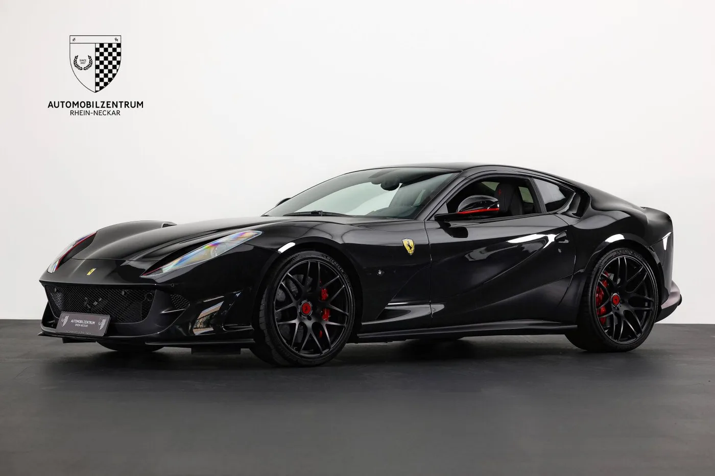 2018 Ferrari 812 Superfast angeboten von einem Supersportwagenhändler in Viernheim, Deutschland, Foto 3 von 25