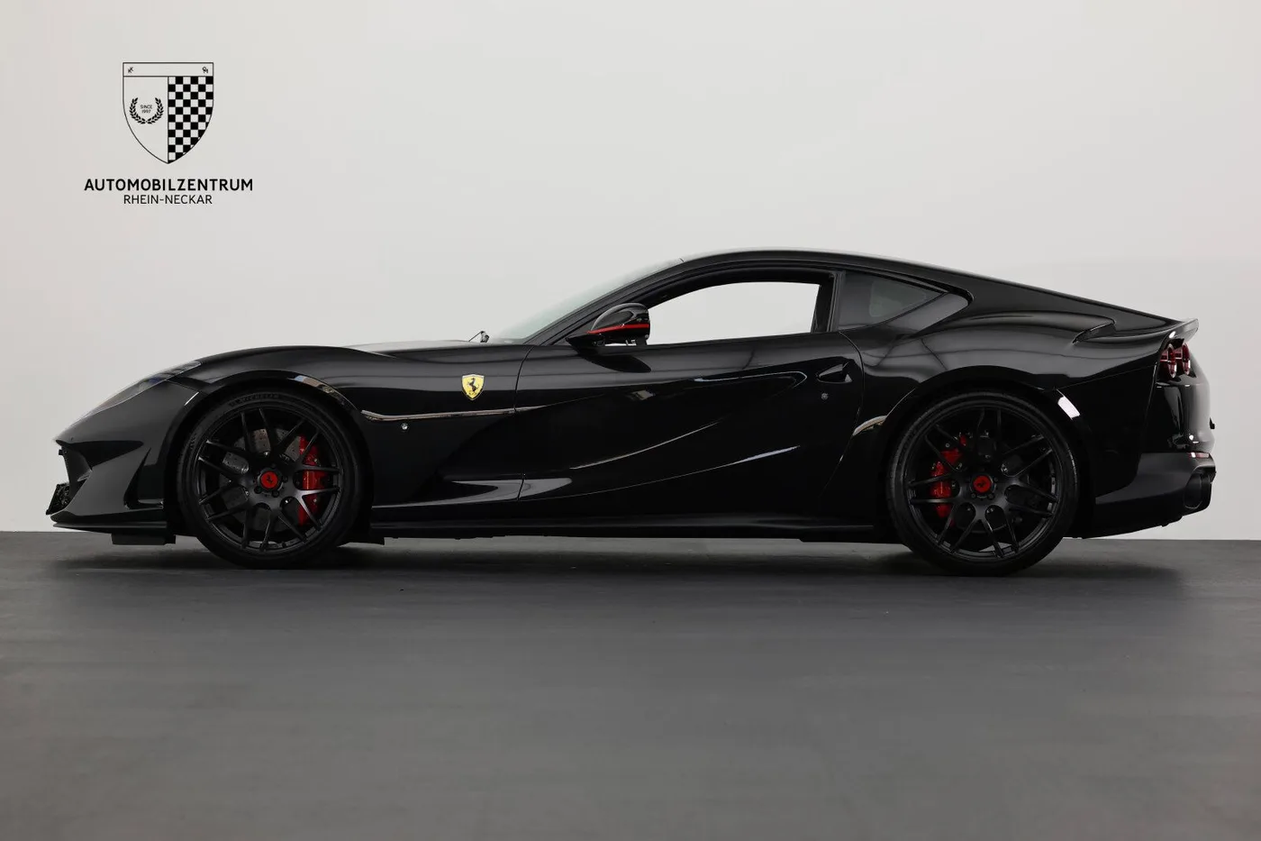 2018 Ferrari 812 Superfast angeboten von einem Supersportwagenhändler in Viernheim, Deutschland, Foto 4 von 25