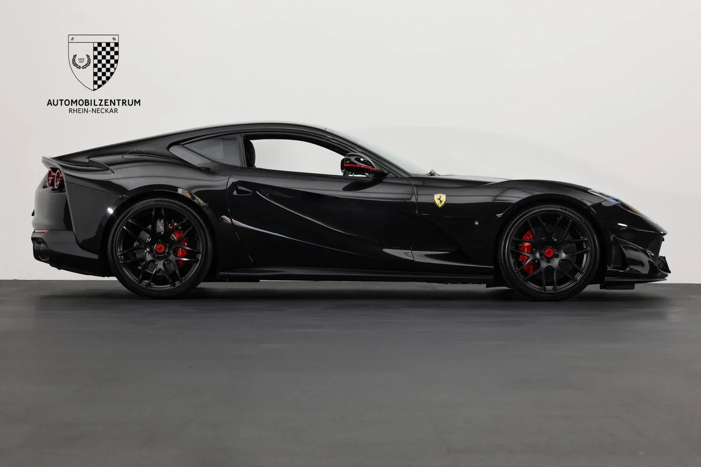 2018 Ferrari 812 Superfast angeboten von einem Supersportwagenhändler in Viernheim, Deutschland, Foto 8 von 25