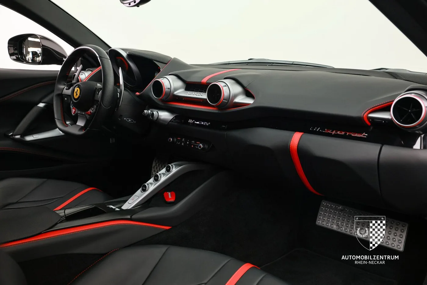 2018 Ferrari 812 Superfast angeboten von einem Supersportwagenhändler in Viernheim, Deutschland, Foto 12 von 25