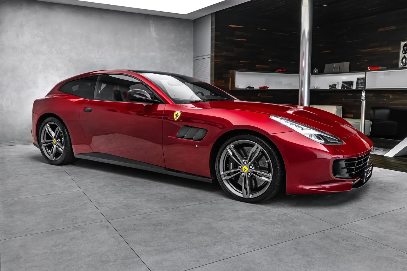 2018 Ferrari GTC4Lusso offered by a specialist dealer in Ostrava, Czechia, photo 3 of 25