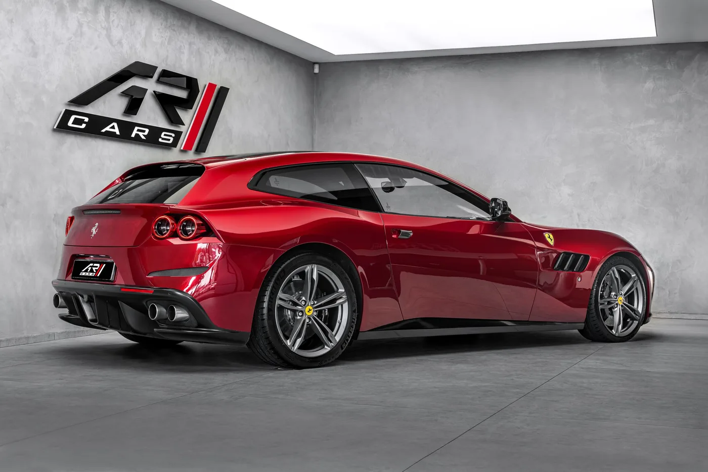 2018 Ferrari GTC4Lusso offered by a specialist dealer in Ostrava, Czechia, photo 4 of 25