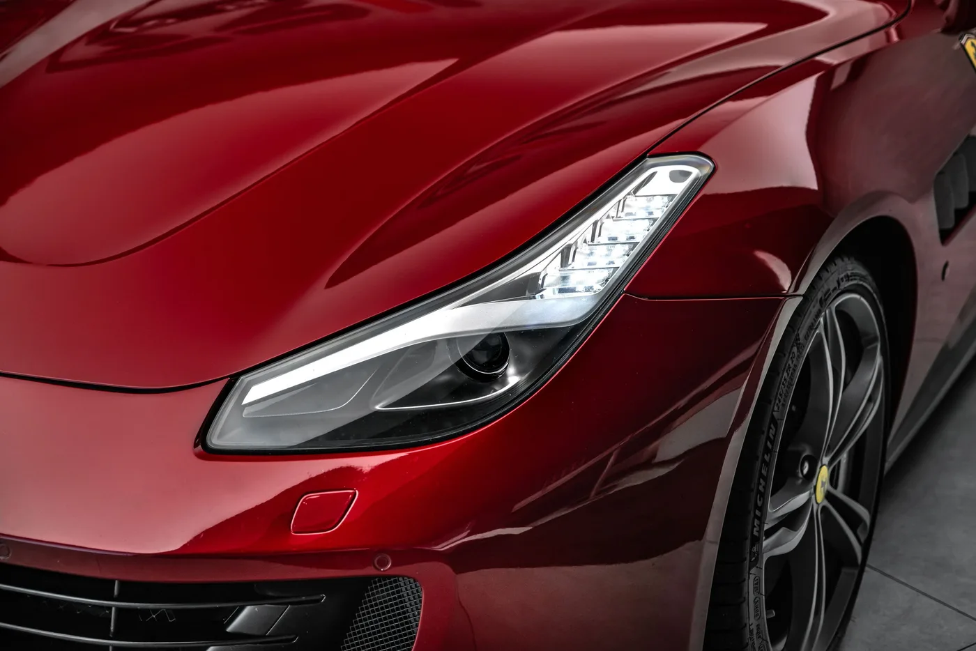 2018 Ferrari GTC4Lusso offered by a specialist dealer in Ostrava, Czechia, photo 8 of 25