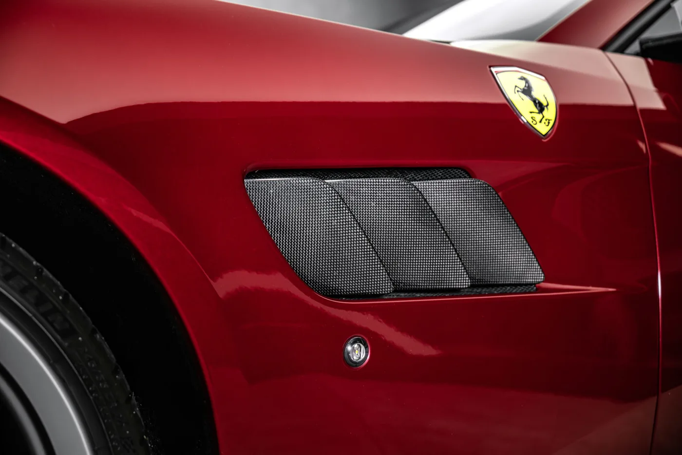 2018 Ferrari GTC4Lusso offered by a specialist dealer in Ostrava, Czechia, photo 10 of 25