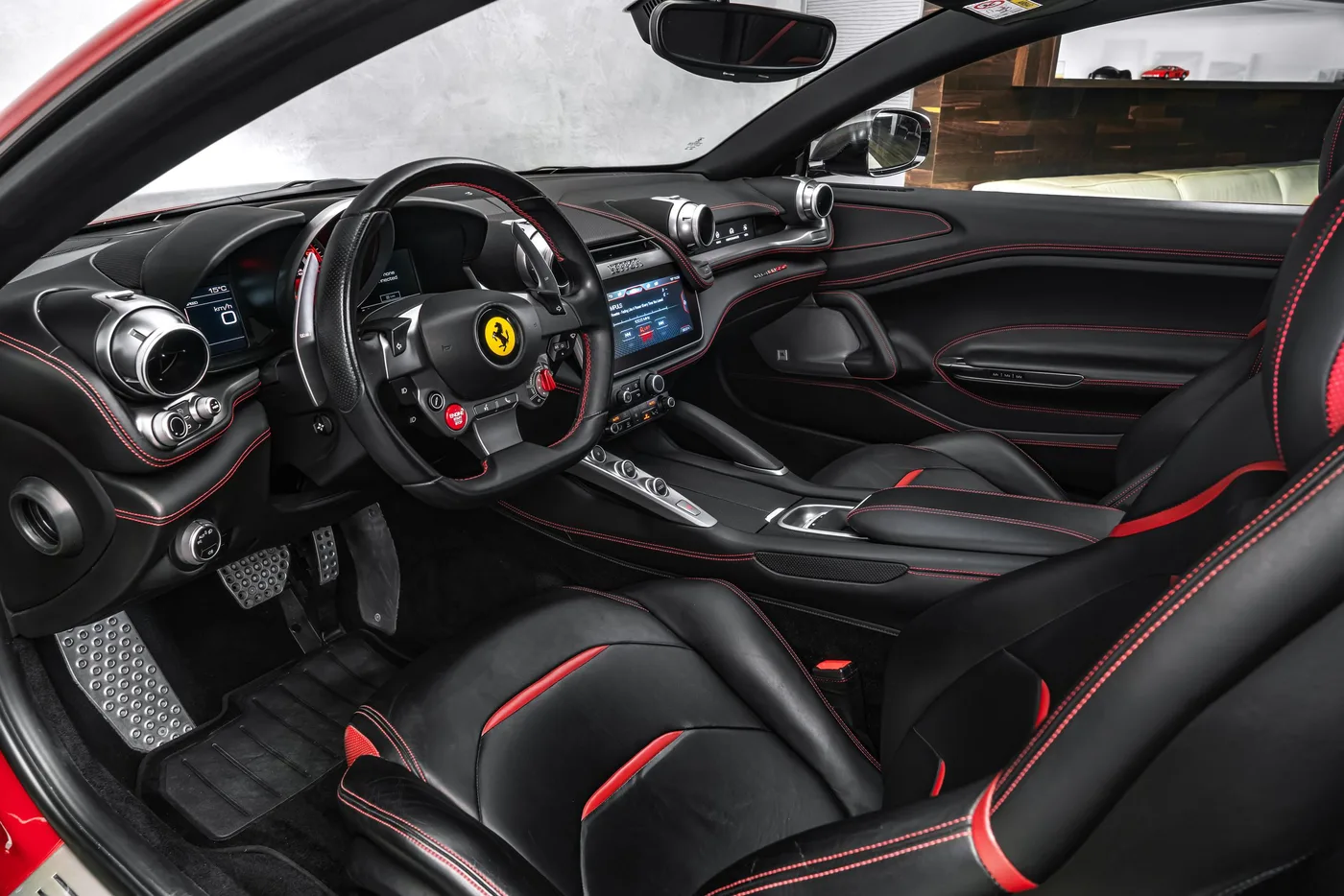 2018 Ferrari GTC4Lusso offered by a specialist dealer in Ostrava, Czechia, photo 17 of 25