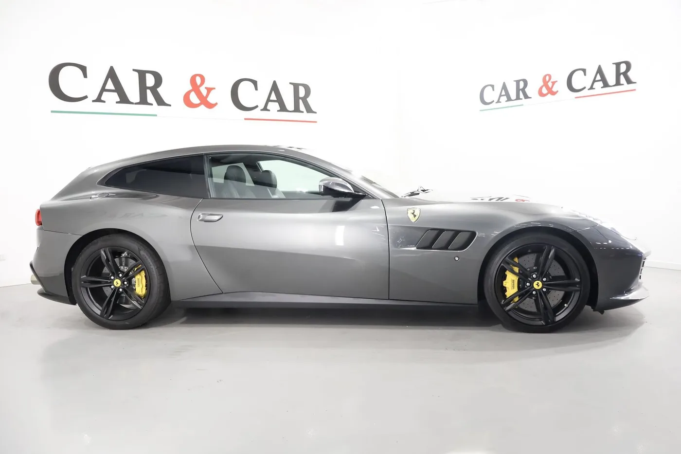 2018 Ferrari GTC4Lusso angeboten von einem Supersportwagenhändler in Zibido San Giacomo, Italien, Foto 5 von 25