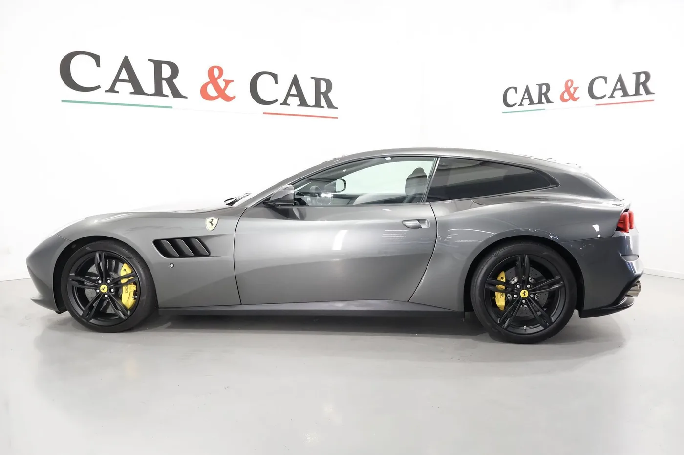 2018 Ferrari GTC4Lusso angeboten von einem Supersportwagenhändler in Zibido San Giacomo, Italien, Foto 6 von 25