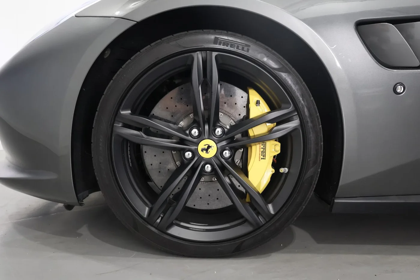 2018 Ferrari GTC4Lusso angeboten von einem Supersportwagenhändler in Zibido San Giacomo, Italien, Foto 7 von 25