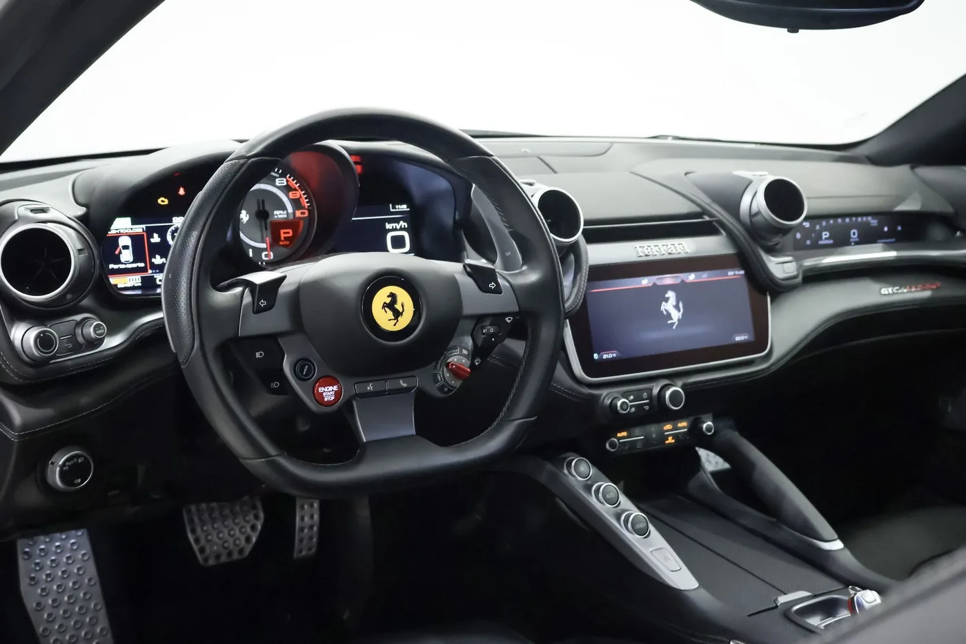 2018 Ferrari GTC4Lusso angeboten von einem Supersportwagenhändler in Zibido San Giacomo, Italien, Foto 8 von 25