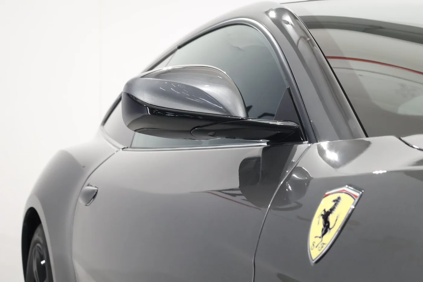 2018 Ferrari GTC4Lusso angeboten von einem Supersportwagenhändler in Zibido San Giacomo, Italien, Foto 14 von 25
